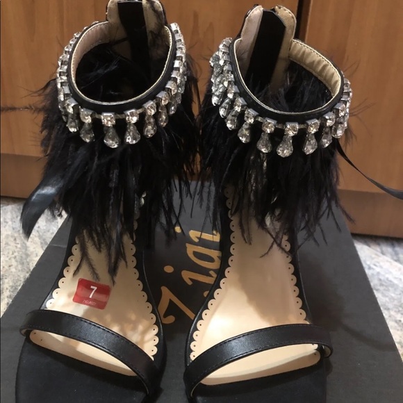 ZIGI SoHo Women “BRYNLEA” black feather & rhinestone detailed heels size 7 NIB! - Picture 9 of 12